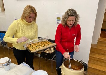 Slavnostní vánoční oběd pro lidi bez domova