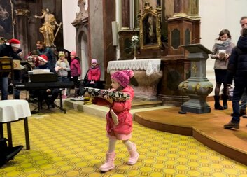 Předávání dárků dětem z Ukrajiny