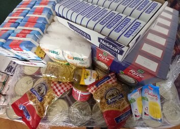 Pomoc seniorům a samoživitelům pokračuje