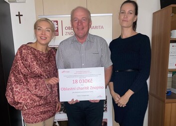  zaměstnanci Saint-Gobain Adfors CZ pomáhají