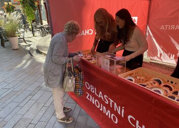 Koláč pro hospic opět po roce