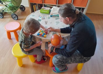 Case management ve včasné péči: Jak se rodinám daří po prvních měsících projektu